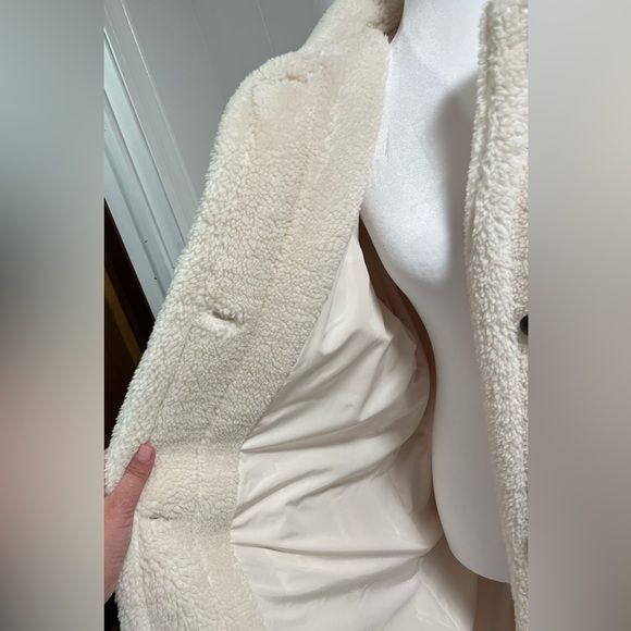 GAP faux Sherpa like new no damage size L - Picture 2 of 4